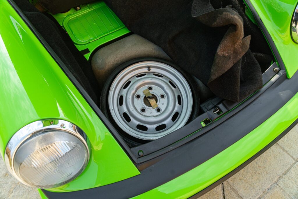 
								Porsche 911 Carrera 2.7 full									