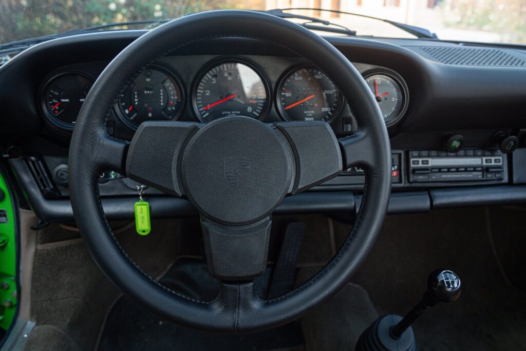 
								Porsche 911 Carrera 2.7 full									