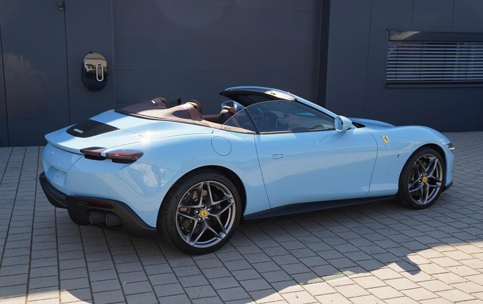 
								Ferrari Roma Spider full									
