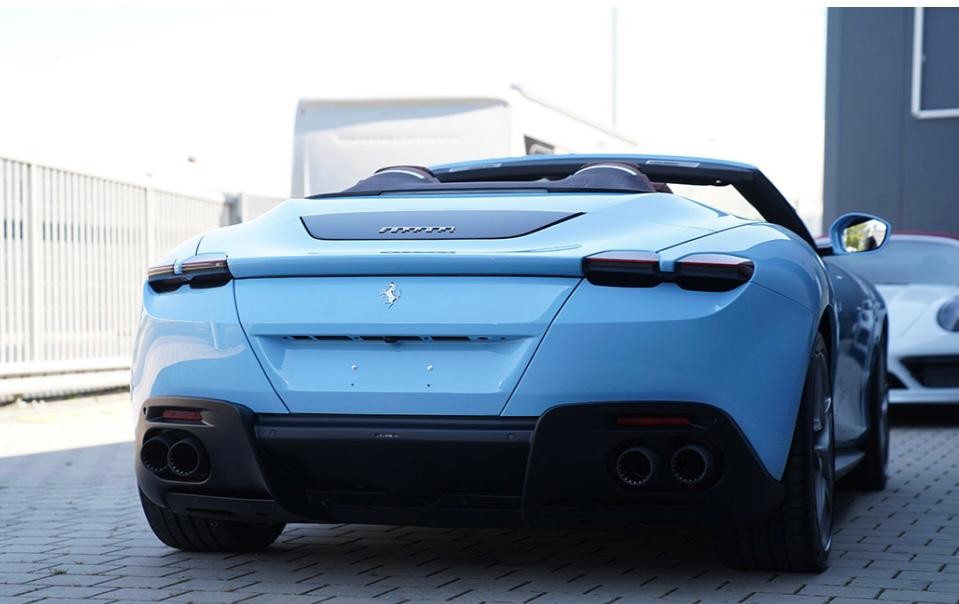 
								Ferrari Roma Spider full									