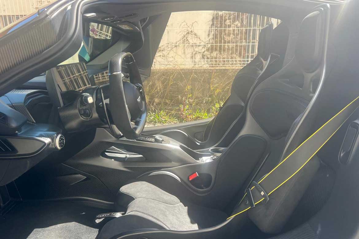 
								Aston Martin Valhalla full									