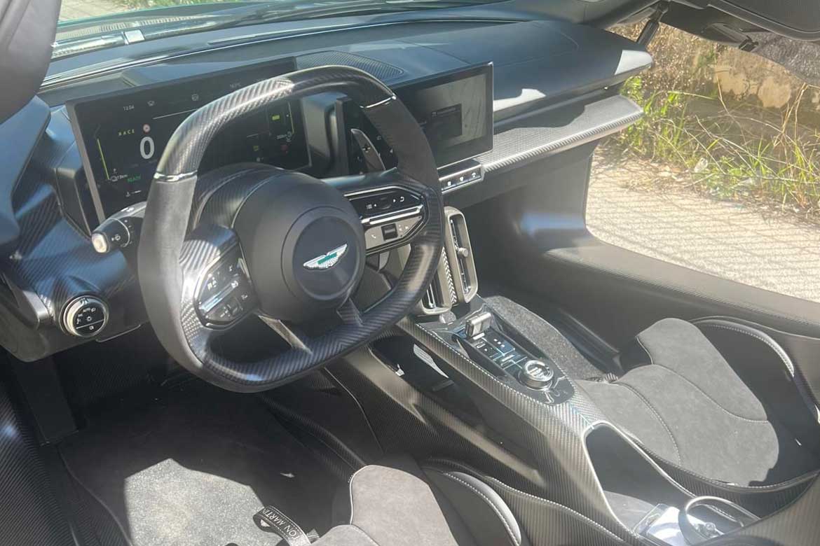 
								Aston Martin Valhalla full									