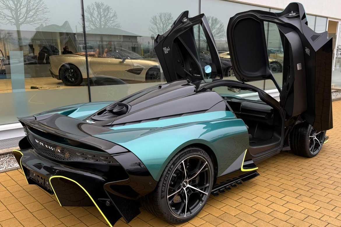 
								Aston Martin Valhalla full									