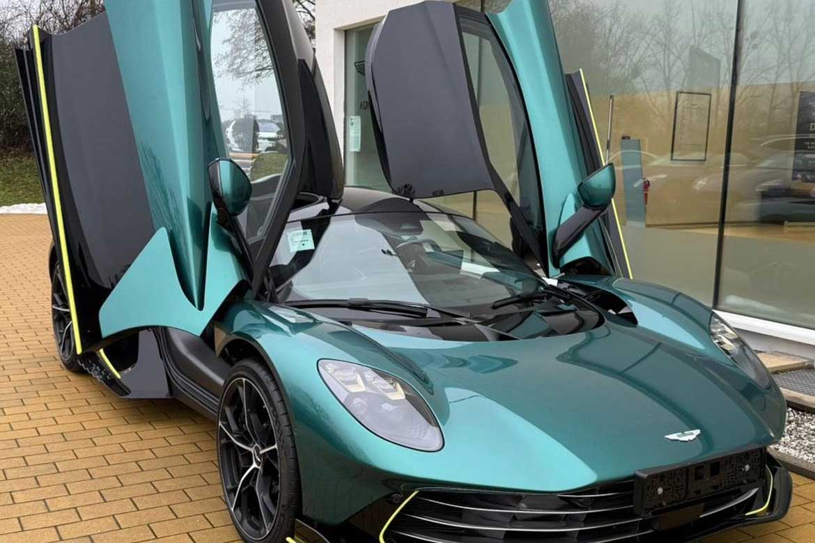 
								Aston Martin Valhalla full									