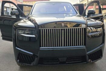 Rolls-Royce Black Badge Cullinan (LHD)