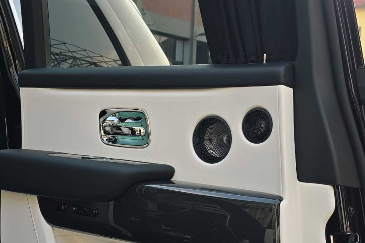 
								Rolls-Royce Black Badge Cullinan (LHD) full									