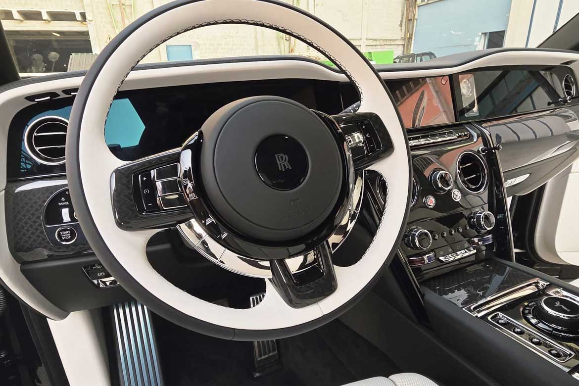 
								Rolls-Royce Black Badge Cullinan (LHD) full									