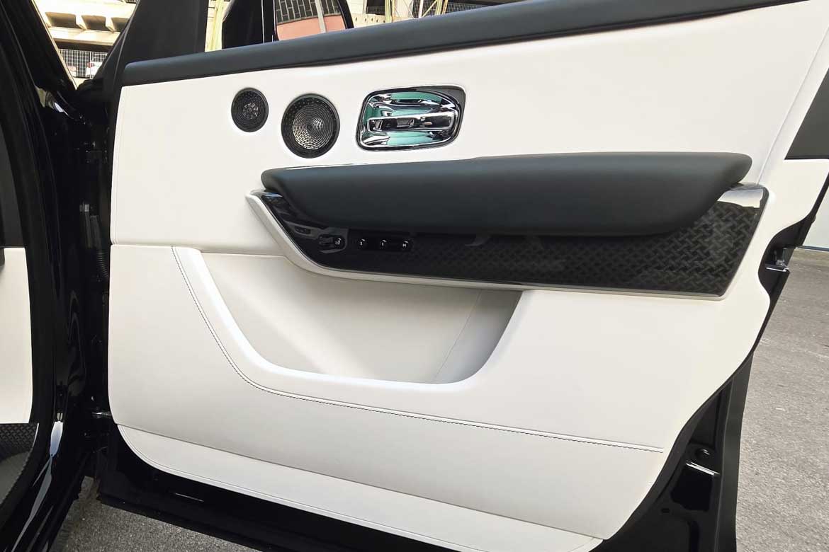 
								Rolls-Royce Black Badge Cullinan (LHD) full									