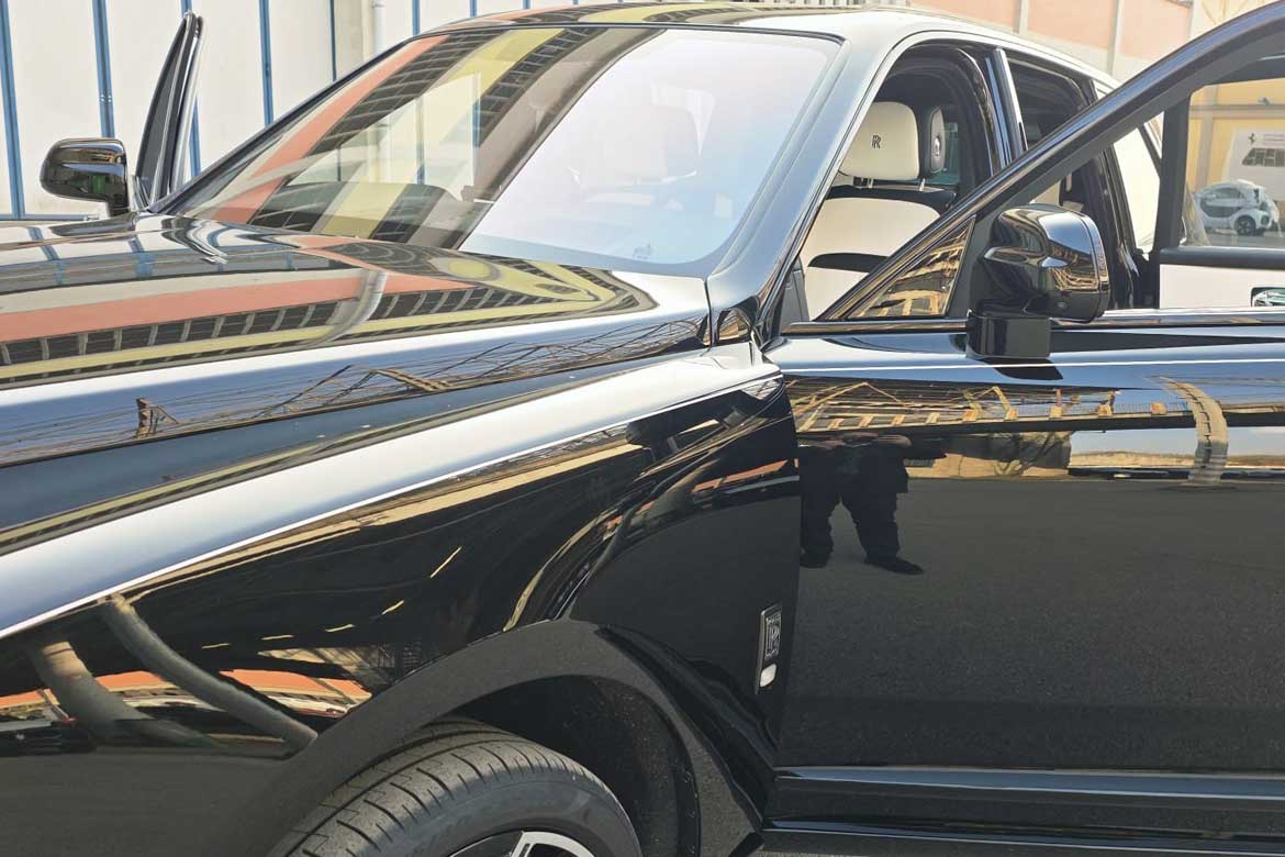 
								Rolls-Royce Black Badge Cullinan (LHD) full									