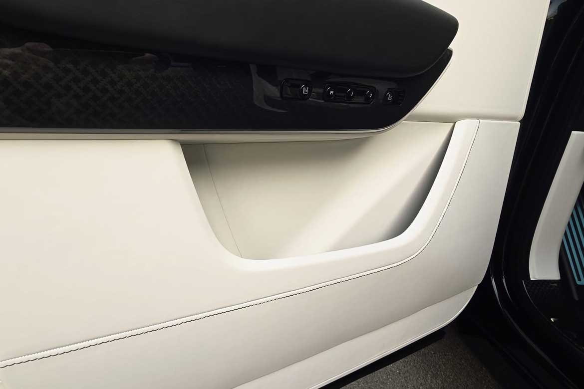 
								Rolls-Royce Black Badge Cullinan (LHD) full									