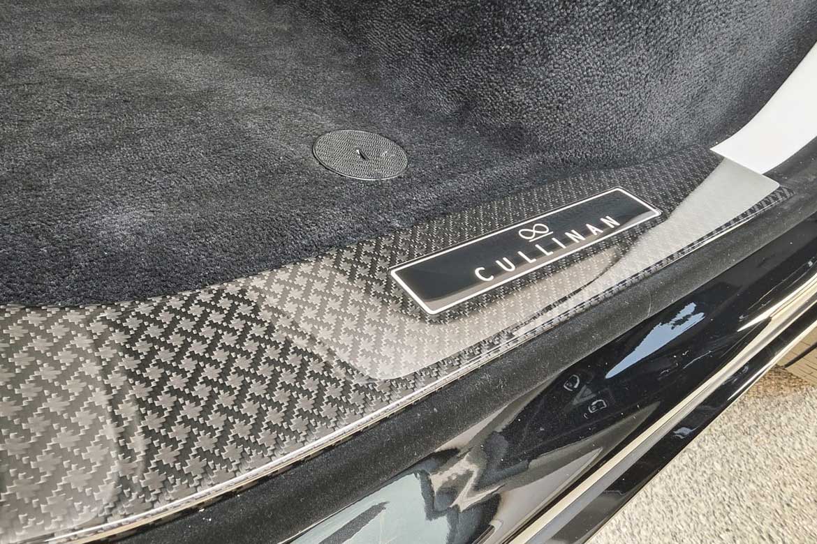 
								Rolls-Royce Black Badge Cullinan (LHD) full									