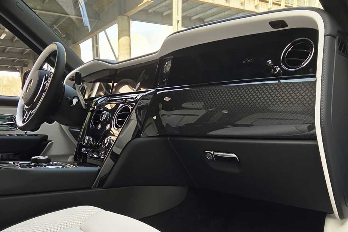 
								Rolls-Royce Black Badge Cullinan (LHD) full									