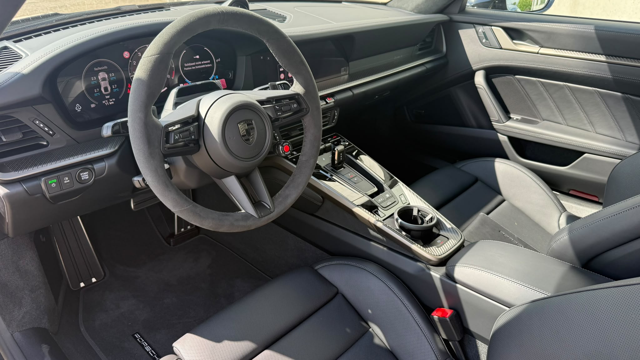
								Porsche 911 Turbo S Coupé full									