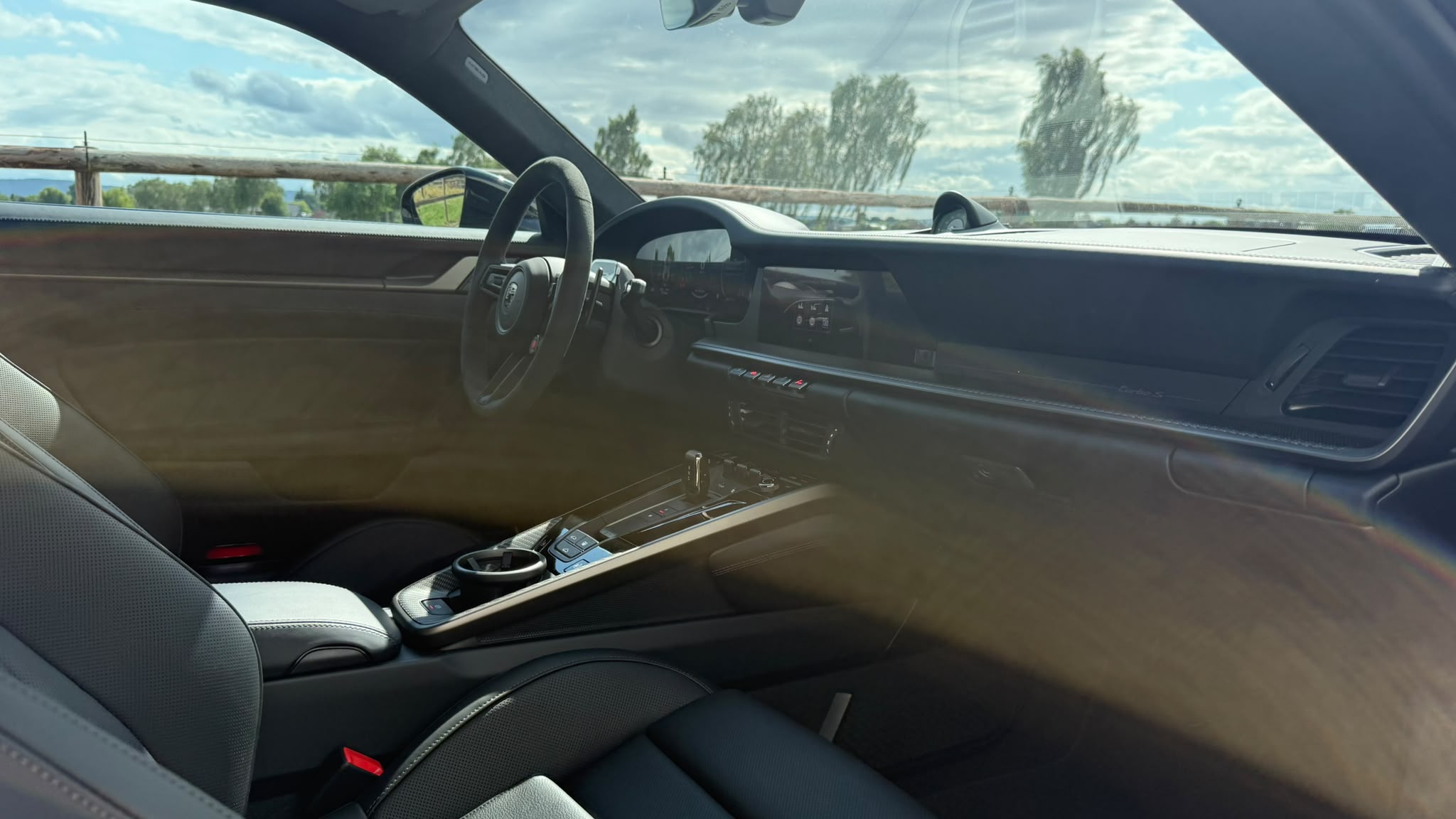 
								Porsche 911 Turbo S Coupé full									