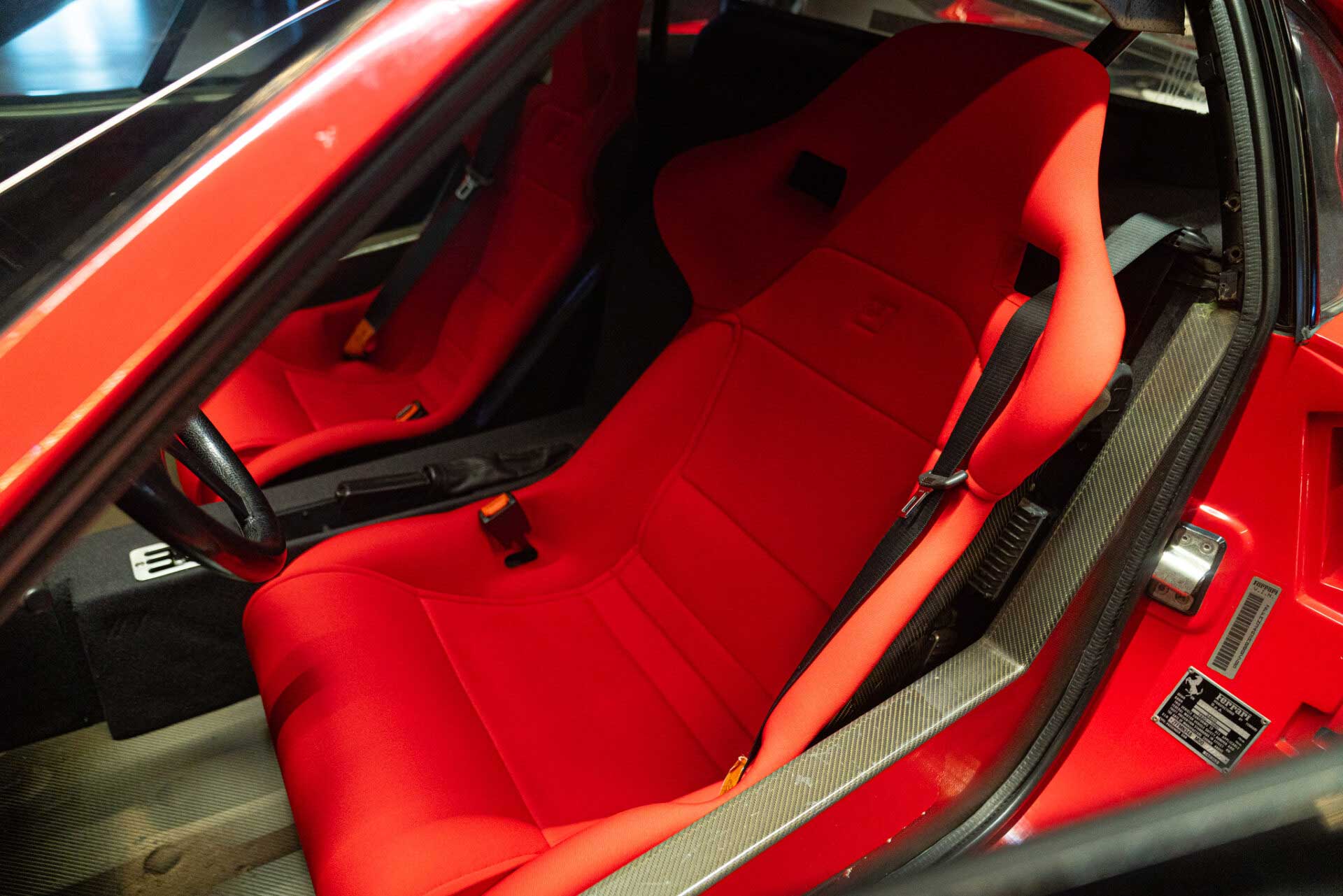 
								Ferrari F40 full									