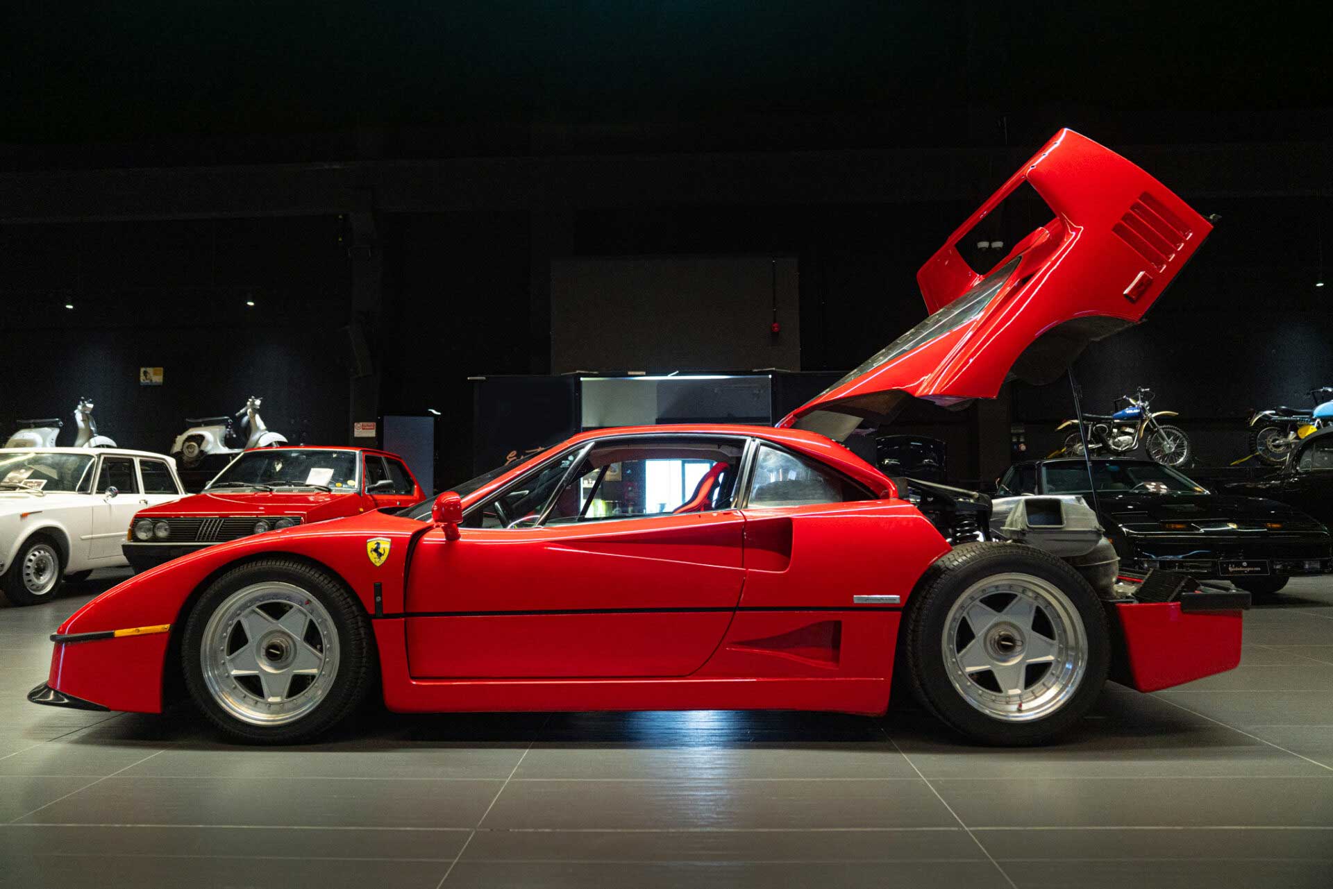 
								Ferrari F40 full									
