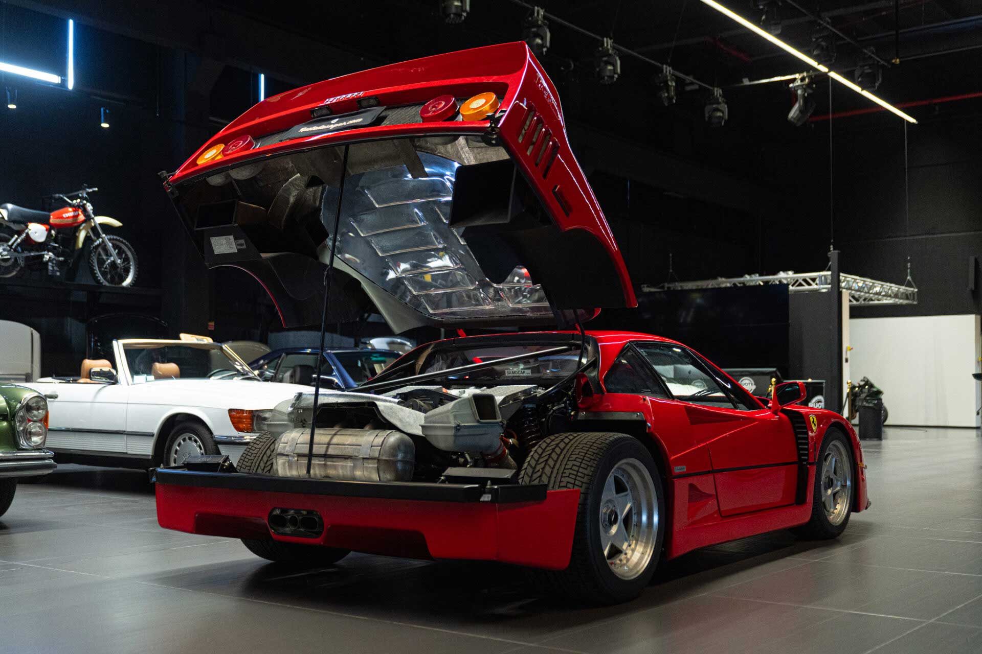 
								Ferrari F40 full									