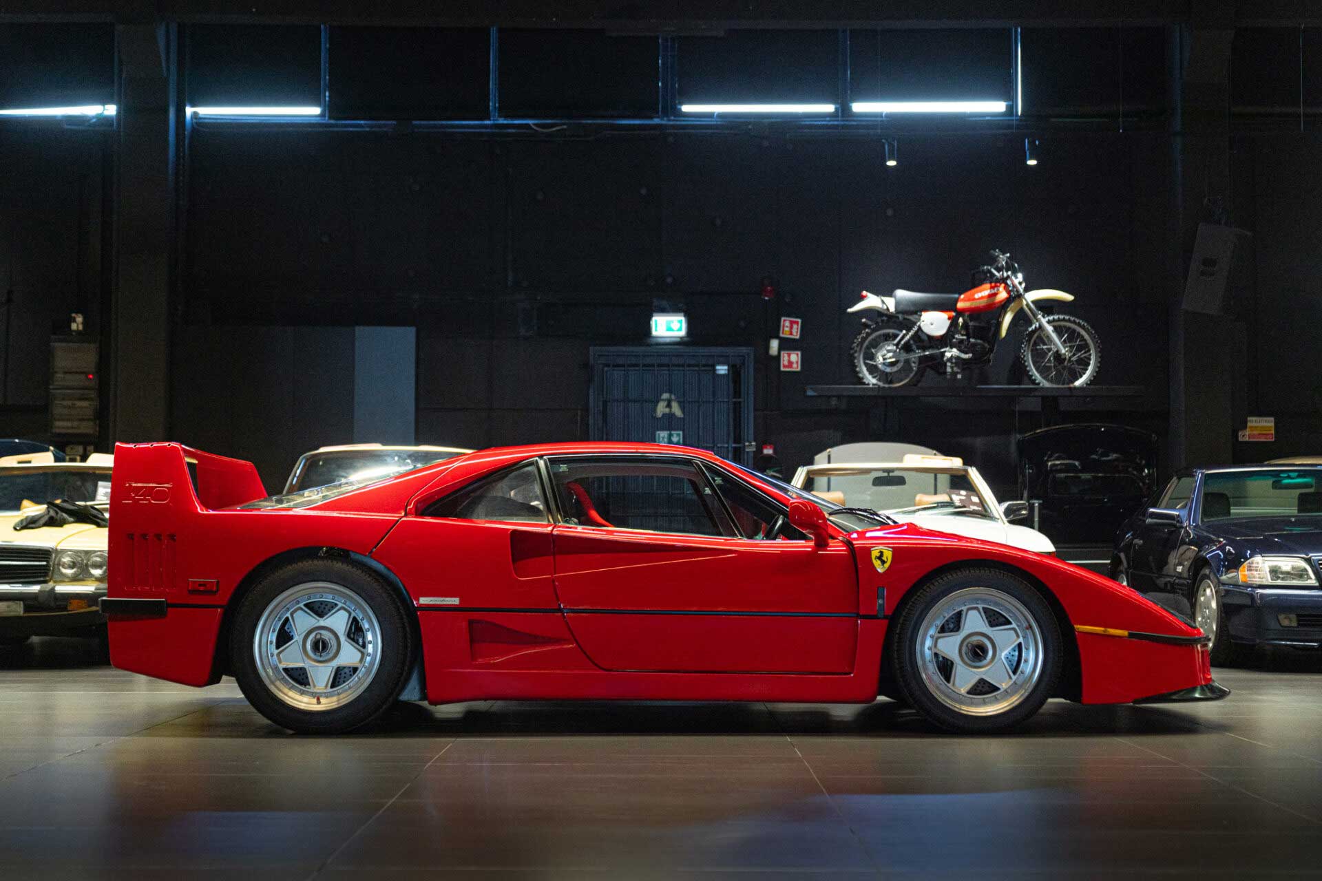 
								Ferrari F40 full									
