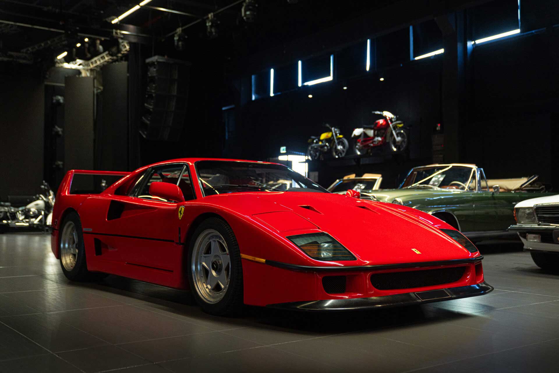 
								Ferrari F40 full									
