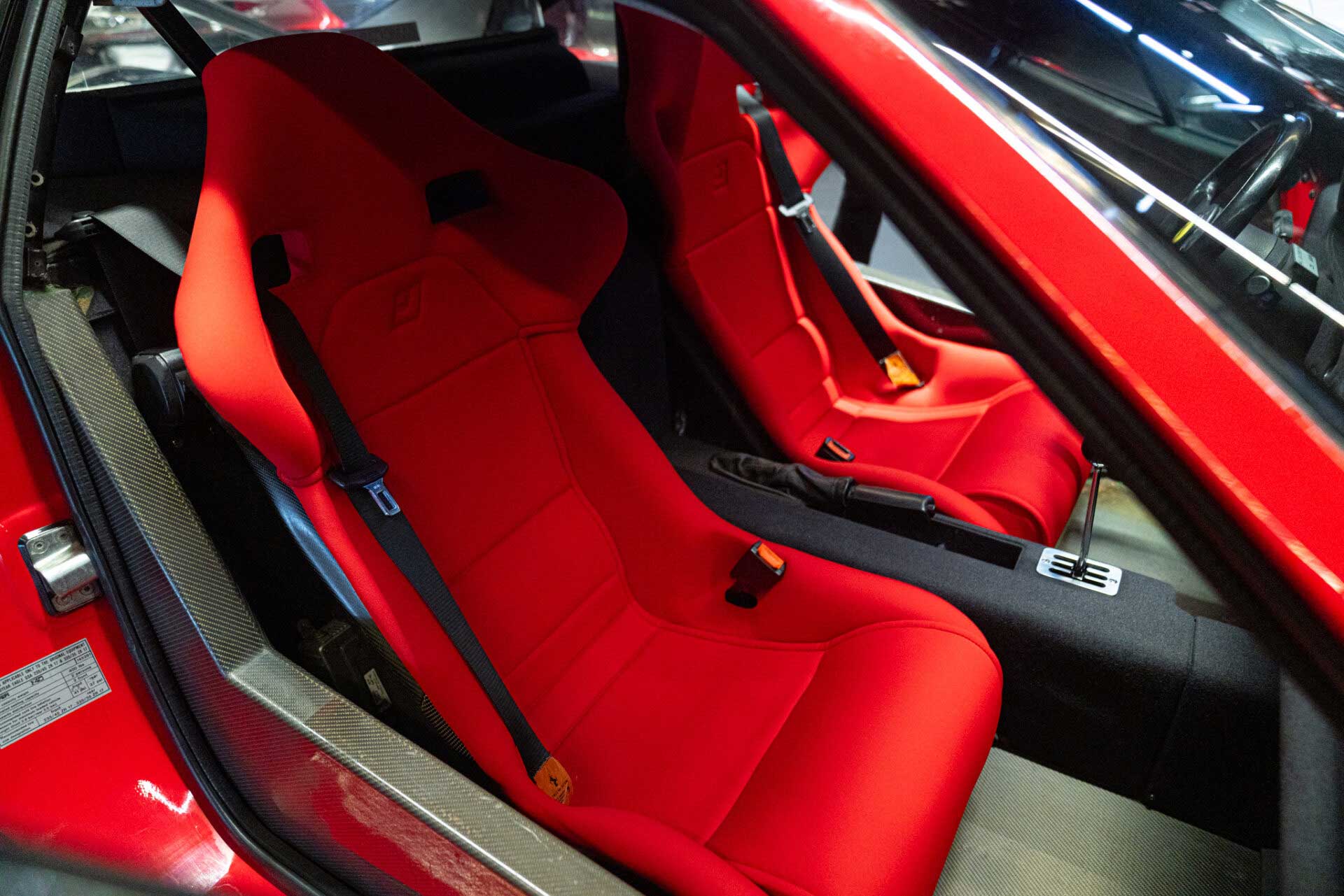 
								Ferrari F40 full									