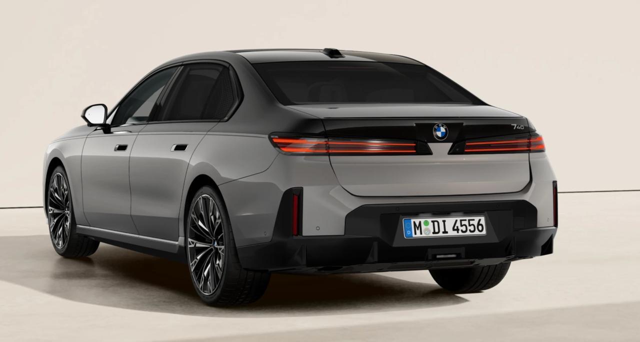 
								BMW 740i xDrive Limousine full									