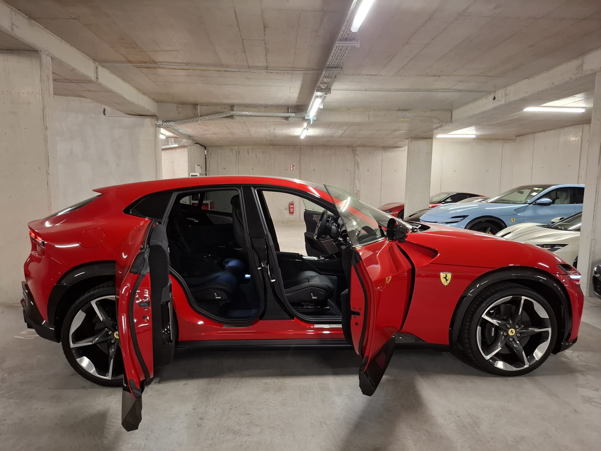 
								Ferrari Purosangue full									