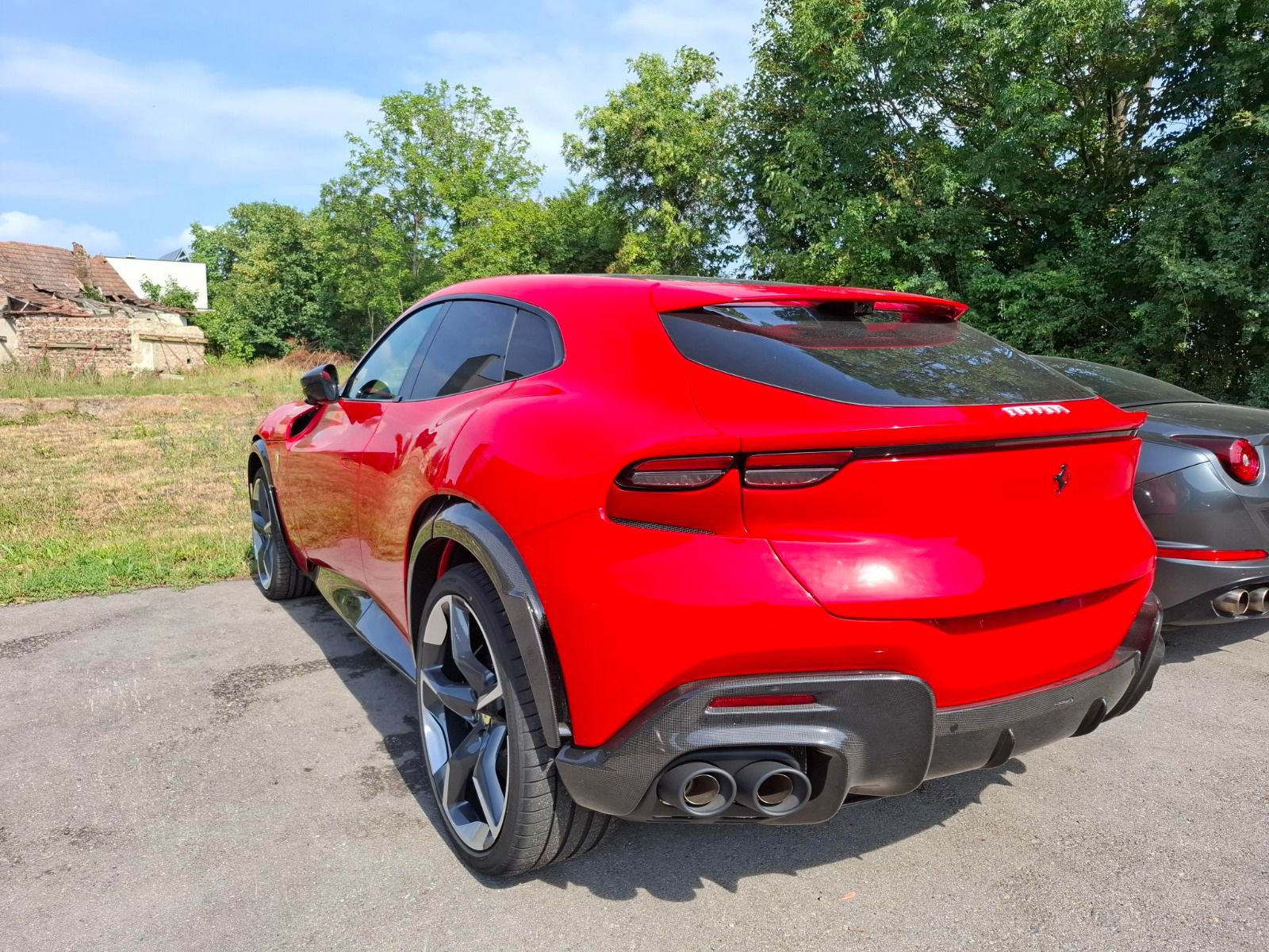 
								Ferrari Purosangue full									