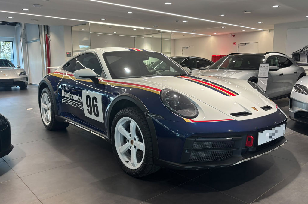 
								PORSCHE 911 DAKAR (992 I) full									